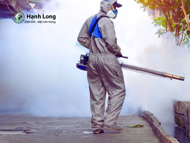 thuốc xịt muỗi ngoài vườn