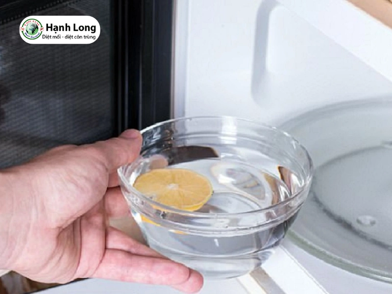 Dùng giấm trắng