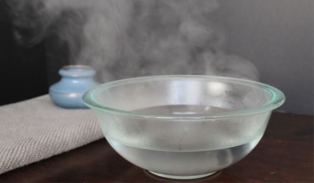 Nước ấm trị kiến cắn sưng môi