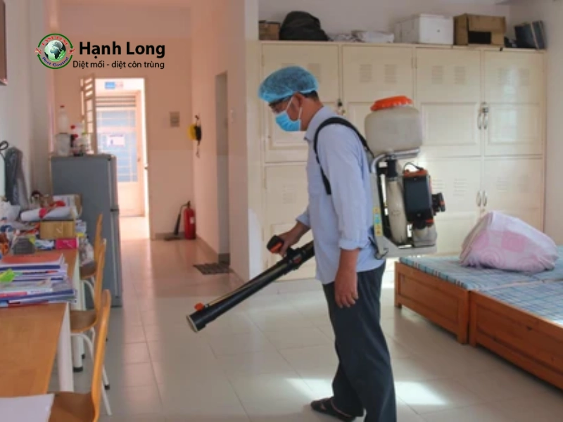 tự phun thuốc diệt muỗi tại nhà