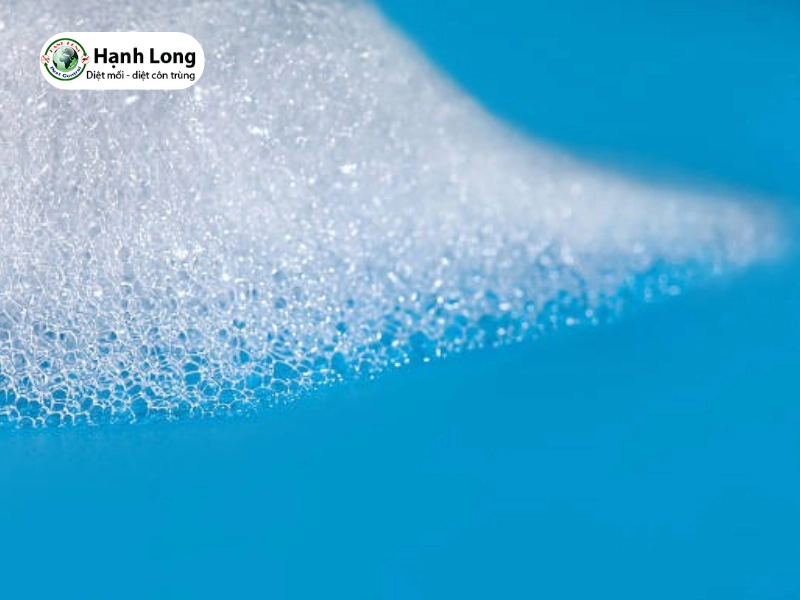 Dùng nước xà phòng