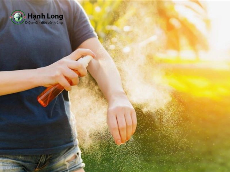 phun thuốc muỗi vào quần áo có sao không phun thuốc muỗi vào quần áo có sao không