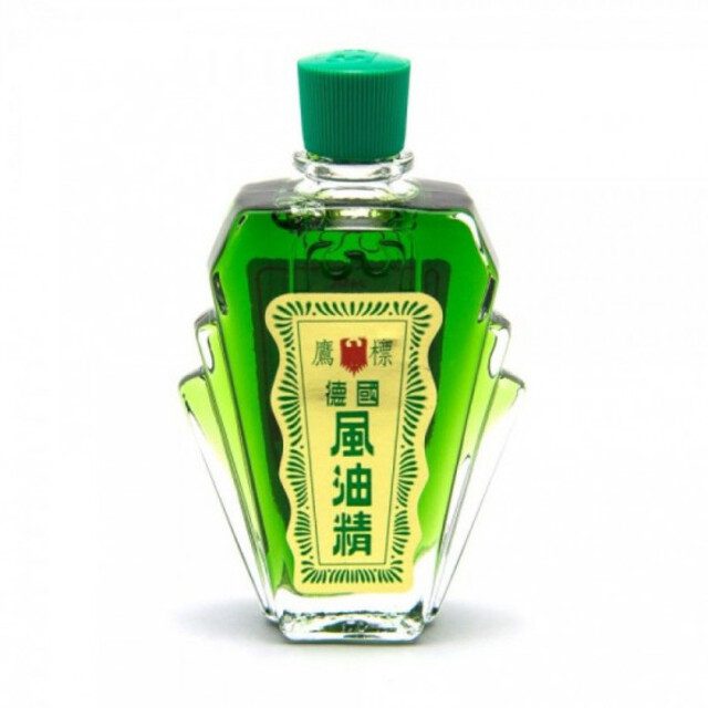 Dầu gió diệt kiến trong nhà vệ sinh 